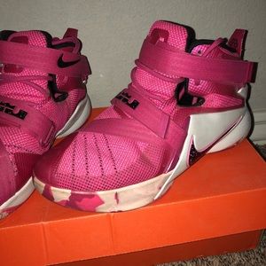 Lebron Sneakers